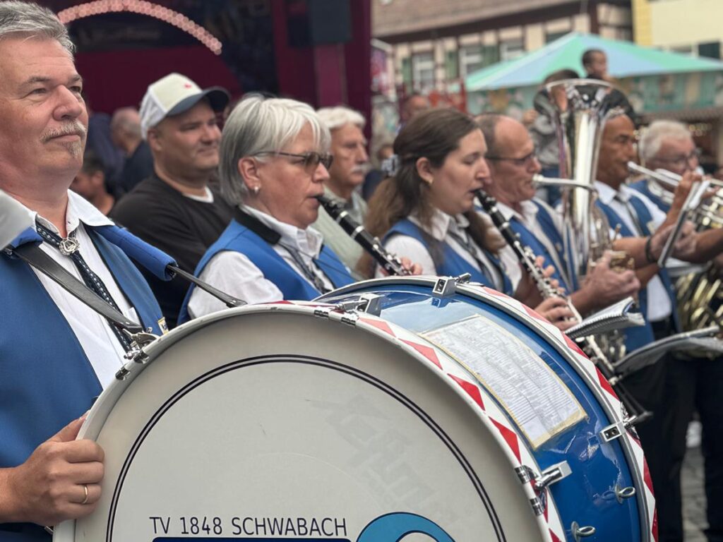 Die Blaskapelle Musikzug im TV1848 Schwabach bei der Schwabacher Herbstkirchweih